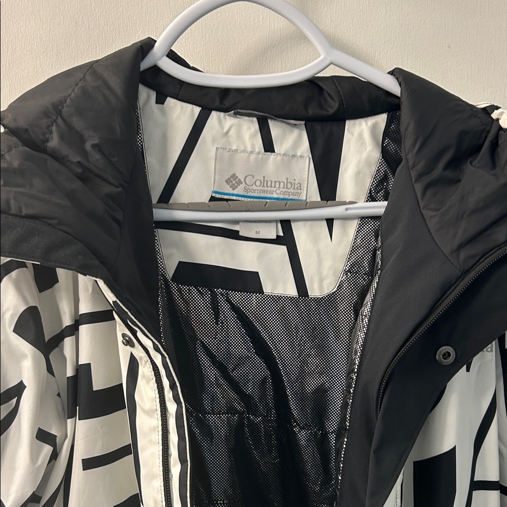 Columbia Men's Black and White Ski Jacket - Picture 3 of 5